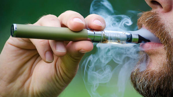 En los últimos años, las grandes tabacaleras han hecho una intensa campaña de publicidad en torno al cigarrillo electrónico y los dispositivos que calientan los líquidos con nicotina y saborizantes, en busca de nuevos clientes. En los últimos años, las grandes tabacaleras han hecho una intensa campaña de publicidad en torno al cigarrillo electrónico y los dispositivos que calientan los líquidos con nicotina y saborizantes, en busca de nuevos clientes.