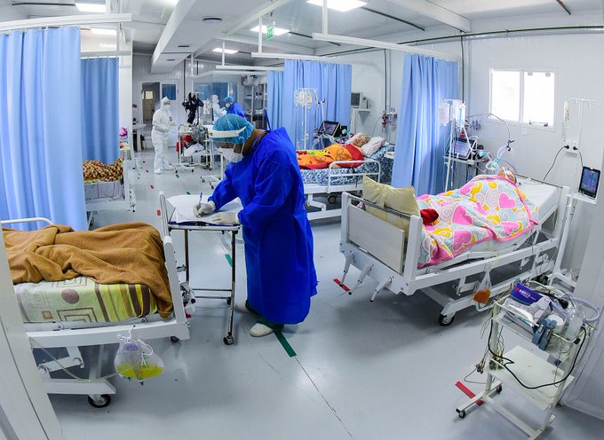 El sistema de salud tanto público como privado se encuentra saturado debido a la cantidad de pacientes internados por cuadros graves de COVID-19 El sistema de salud tanto público como privado se encuentra saturado debido a la cantidad de pacientes internados por cuadros graves de COVID-19